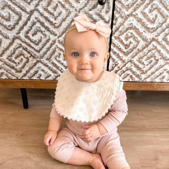 Muslin Eyelet Flowers Bib Double-Sided in soft cotton fabric for babies