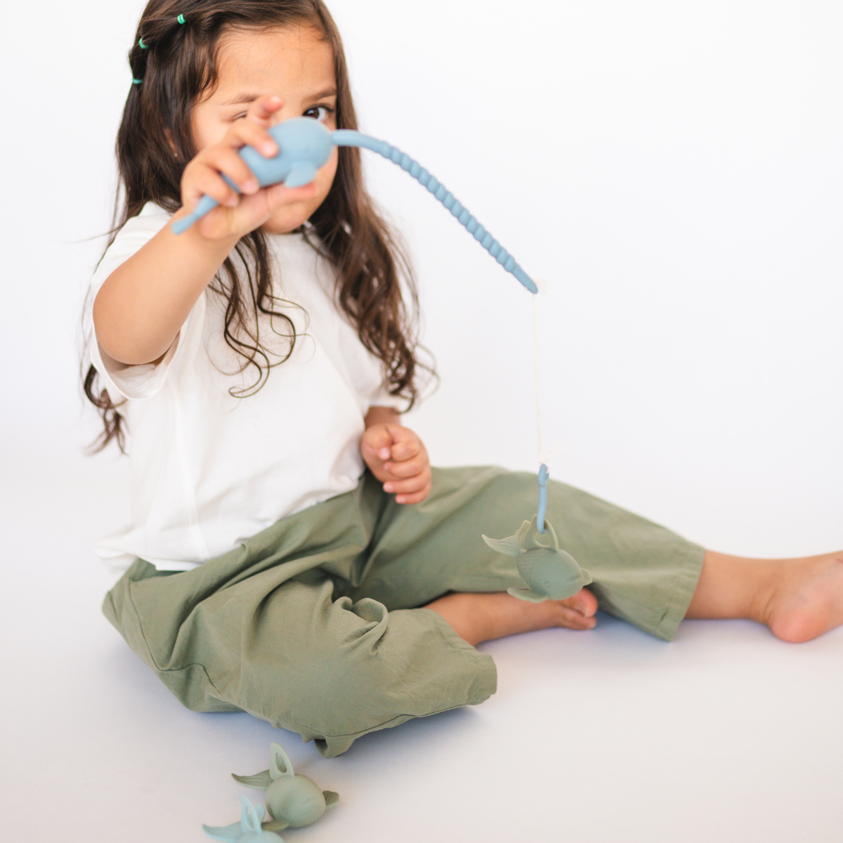 Silicone fishing play set toy – beach and bathtub play fun for little ones.