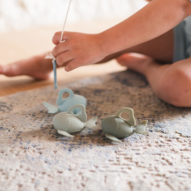 Silicone fishing play set toy – fun bath and outdoor playtime accessory.