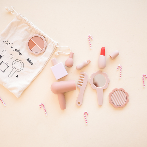 Silicone makeup playset toy for toddlers – non-toxic pretend beauty kit by Olive Sprout Kids.