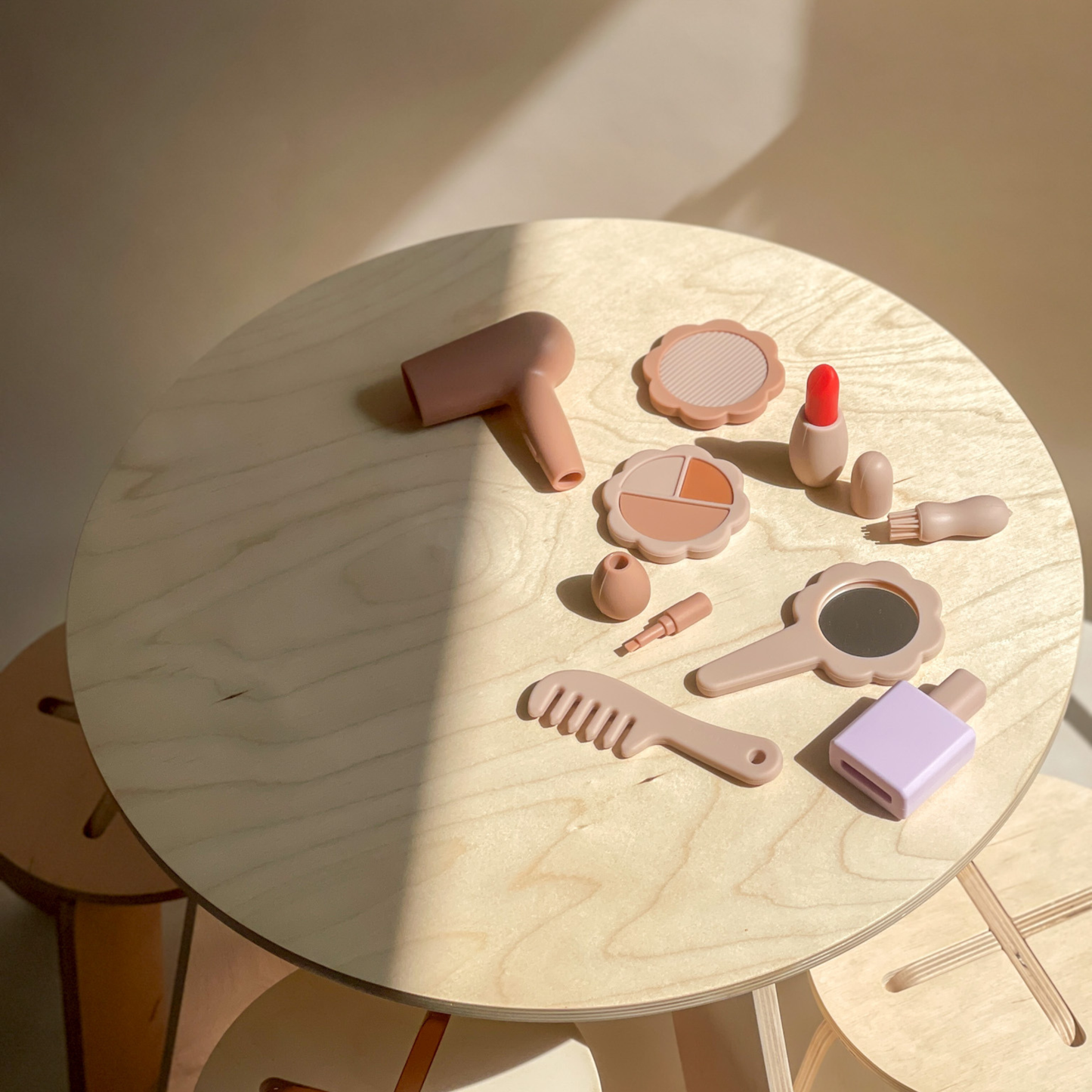 Silicone makeup playset toy – pastel silicone compact, lipstick, polish and more.