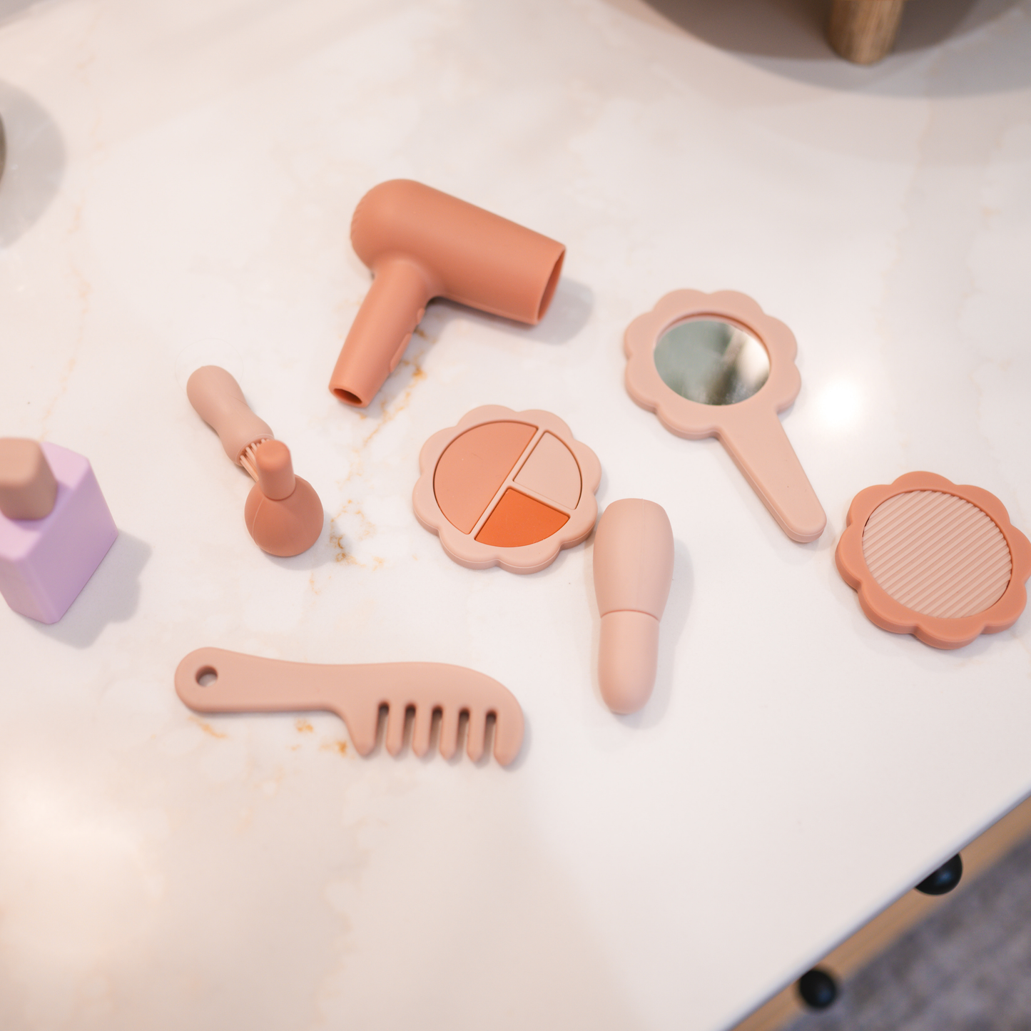 Silicone makeup play set toy – pretend salon play for toddlers and siblings.