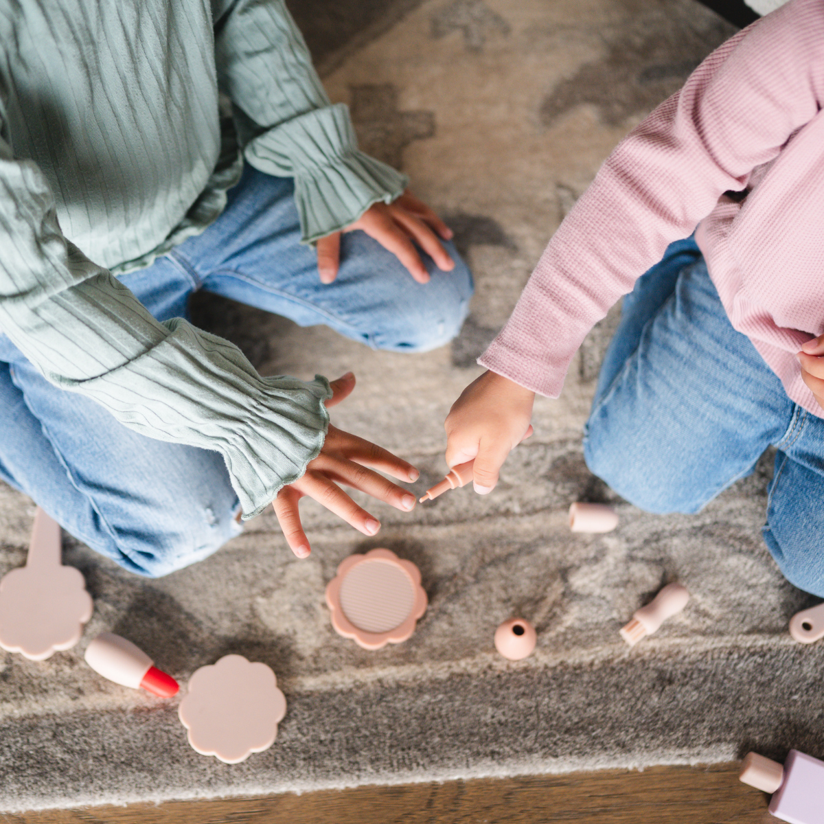 Silicone makeup playset toy – realistic pretend beauty set without the mess.