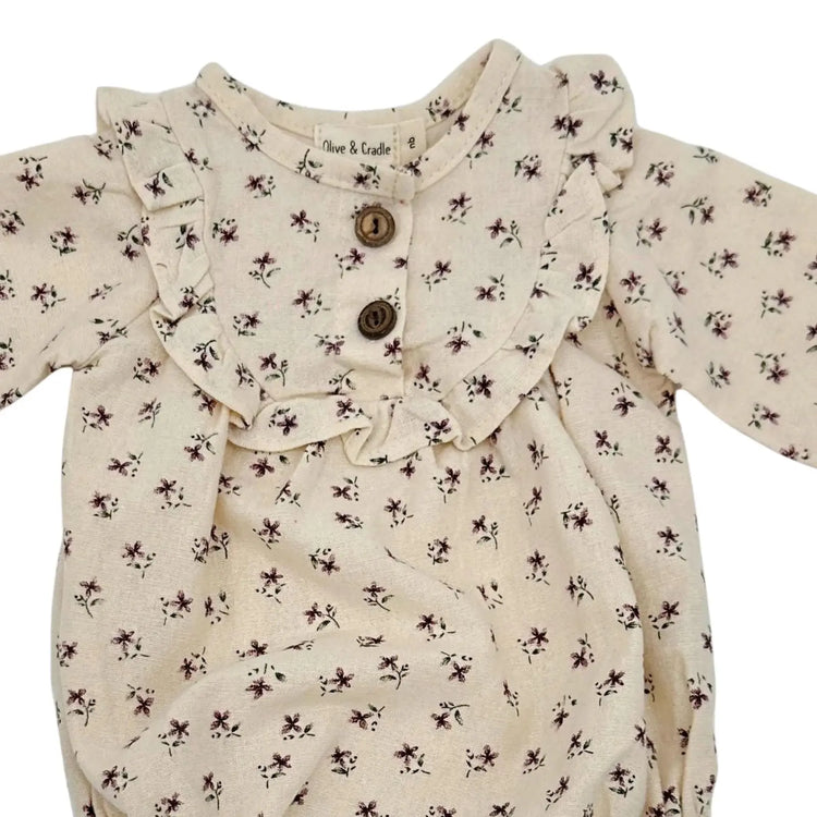 
                    
                      Toddler baby floral romper set with bow and socks, gentle cotton fabric, stylish and comfortable baby outfit
                    
                  