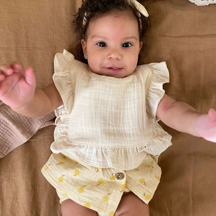 Muslin Cotton Ruffle Baby Bib for babies,Baby Girl Muslin Ruffle Bib - 100% Cotton