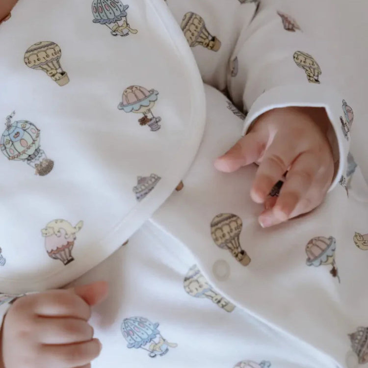 
                    
                      3-Piece Newborn Set - Cappadocia - Atelier Babbi 3-piece newborn gift set styled with cotton pouch packaging
                    
                  