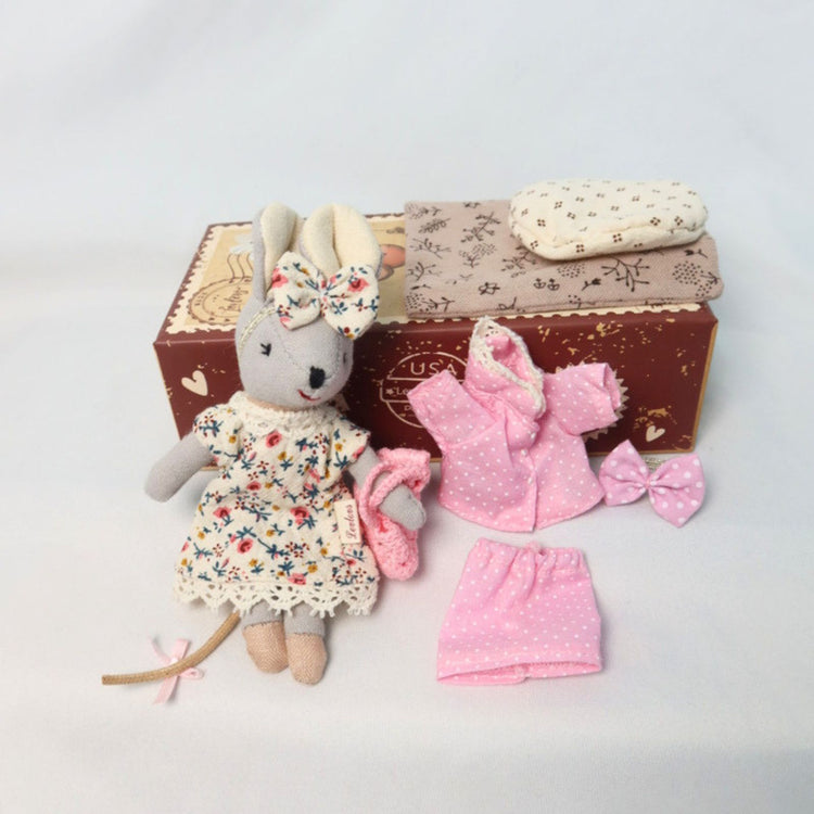 
                    
                      Levlovs Mouse Chloe in Stamp Holder Box with Bedding and accessories.
                    
                  